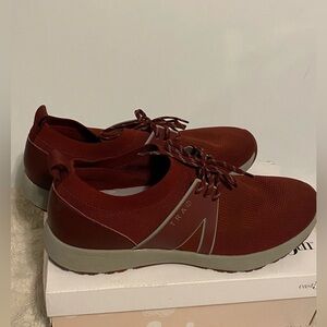 Men’s Traq by Alegria athletic shoes euro 45 US 11